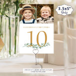 Durch die Jahre Fotos Hochzeit Tischnummer unterze<br><div class="desc">Inklusive verschiedener Fotos der Braut und Bräutigam durch die Jahre für ein unterhaltsames Tischschild für die Hochzeitsgäste. Es macht Spaß, auf dem gleichen Schild ähnliche altersbedingte Fotos zu haben und verschiedene Fotos auf jedem Tisch zu haben, wenn sich die Gäste vermischen. Identisch auf beiden Seiten bedruckt für zweiseitige Anzeige. Die...</div>