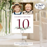 Durch die Jahre Fotos Hochzeit Tischnummer unterze<br><div class="desc">Inklusive verschiedener Fotos der Braut und Bräutigam durch die Jahre für ein unterhaltsames Tischschild für die Hochzeitsgäste. Es macht Spaß, auf dem gleichen Schild ähnliche altersbedingte Fotos zu haben und verschiedene Fotos auf jedem Tisch zu haben, wenn sich die Gäste vermischen. Auf beiden Seiten für zweiseitige Anzeige gedruckt. Die bordeauxfarbene...</div>