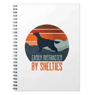 Durch Shelties Hundespaziergang leicht abgelenkt Notizblock