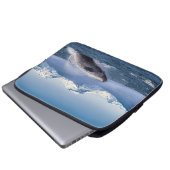 Durchbrechen des Buckel-Wals in Alaska Laptopschutzhülle (Vorne Knopf)