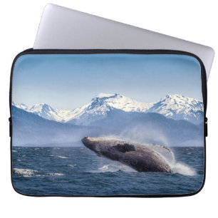 Durchbrechen des Buckel-Wals in Alaska Laptopschutzhülle