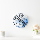 durchbrochenes Fenster Runde Wanduhr (Zuhause)