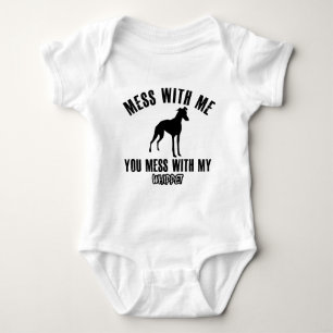 Durcheinander mit meinem Whippet Baby Strampler