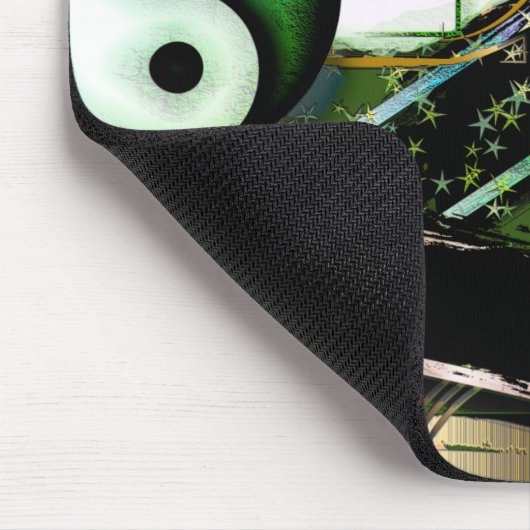 Durcheinander von Designobjekten und Symbolen mit Mousepad (Ecke)