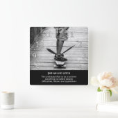 Durchhaltevermögen auf Langboard Quadratische Wanduhr (Zuhause)