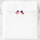 Durchquerte Flaggen der USA und der Tschechischen Runder Aufkleber (Tasche)