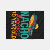 Durchschnittlicher 70-jähriger Nacho Cinco De Mayo Fleecedecke (Vorderseite (Horizontal))