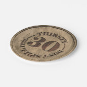 Durstiger dreißig PapierTeller (Schrägansicht)