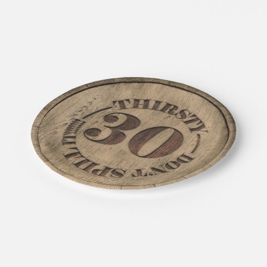 Durstiger dreißig PapierTeller (Schrägansicht)