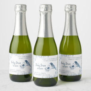 Dusche mit Dusche aus blauem Mund Weinkeller Schaumweinetikett