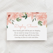 Dusche mit Dusche und Dusche aus rosa Bläschen
