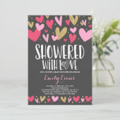 Dusche mit Liebe Baby Dusche Einladungsherzen Herz Einladung (Stehend Vorderseite)