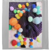 Duschvorhang für lila Garne und Pompoms (Vorderseite)