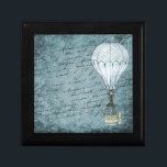 Dusk Blue Hot Air Ballon Steampunk Handwriting Erinnerungskiste<br><div class="desc">Dieses Design verfügt über einen Viktorianischen Steampunk Hot Air Ballon sanft fliegen vor einem Scrapbook Hintergrundseite gefüllt mit Handschriften mit Schattierungen von weich, dunkelblau gewaschen. Dieses ruhige Design wird von Männern und Frauen gleichermaßen geliebt, was es zu einem Geschenk für jeden auf Ihrer Liste, der Vintag, Viktorianisch, Steampunk und die...</div>