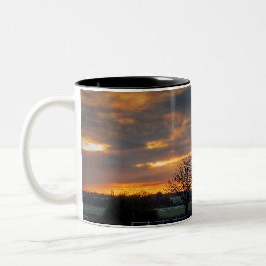 Dusk in Kent Zweifarbige Tasse (Links)