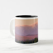 Dusk und Mount Washington in neuen Hampshire Zweifarbige Tasse (Vorderseite Links)