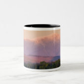 Dusk und Mount Washington in neuen Hampshire Zweifarbige Tasse (Mittel)