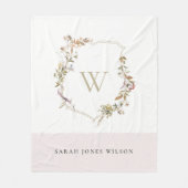 Dusky Blush Pink Wildblume Wappen Monogram Fleecedecke (Vorderseite)