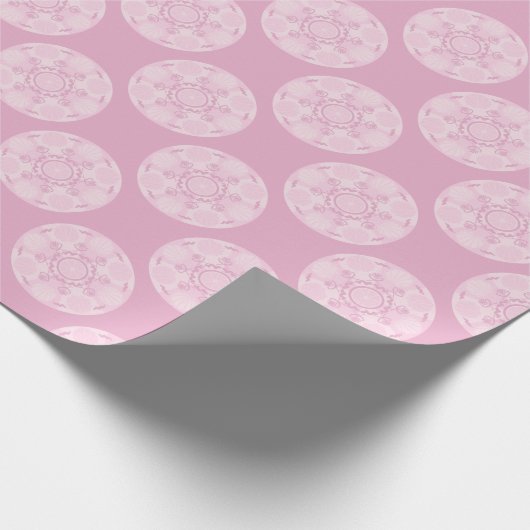Dusky-Rose-Preppy in rosa Polka-Dosen Geschenkpapier (Ecke)