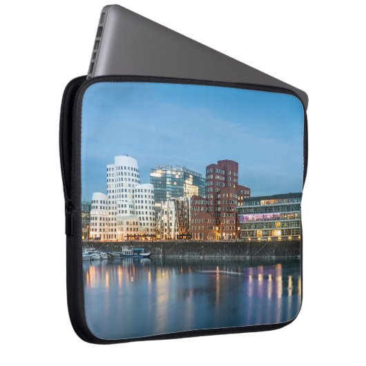 Düsseldorf Deutschland Laptopschutzhülle (Vorne Rechts)