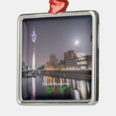 Düsseldorf, Media Harbour (mit der Bezeichnung), Ornament Aus Metall (Links)