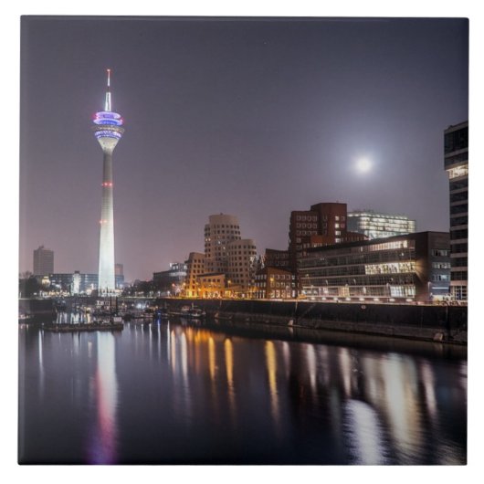 Düsseldorf, Medienhafen, Fliese (Vorderseite)