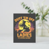 Dust Em Off Ladys Es ist Reitsaison Halloween Postkarte (Stehend Vorderseite)