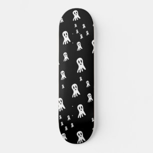 Düstere Halloween-Geister  Skateboard