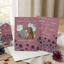 Düstere lila und blaue Blumenhochzeits-Einladung