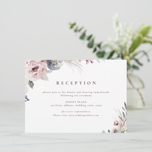 Dustrosa rustikaler boho blumenreicher Empfang Begleitkarte (Stehend Vorderseite)