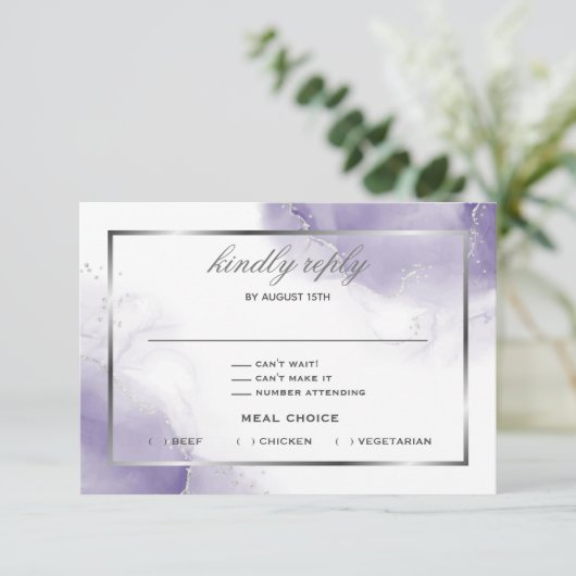 Dusty Amethyst Lila Script Silver RSVP Card Karte (Stehend Vorderseite)