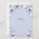 Dusty Baby Blue White Floral Silver Quinceañera 16 Einladung (Rückseite)