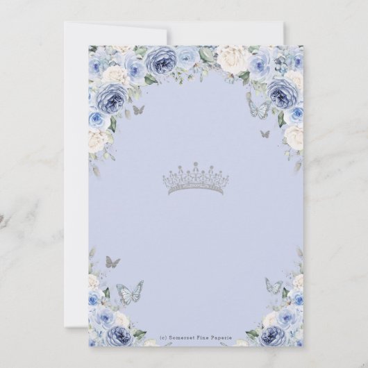 Dusty Baby Blue White Floral Silver Quinceañera 16 Einladung (Rückseite)