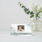 Dusty Bale Sage Green Watercolor QR und Foto Visitenkarte (Stehend Vorderseite)