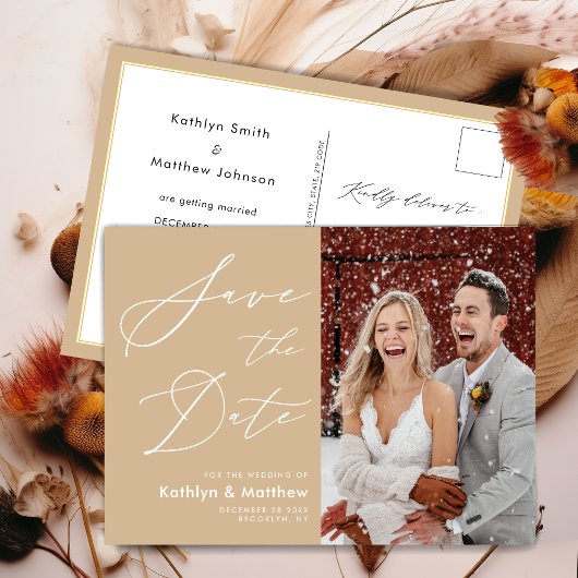 Dusty Beige Elegant Script Wedding Save the Date Ankündigungspostkarte