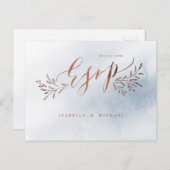 Dusty blauen Kalligraphie rustikale Blumenhochzeit Einladungspostkarte (Vorne/Hinten)