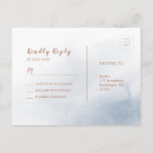 Dusty blauen Kalligraphie rustikale Blumenhochzeit Einladungspostkarte (Rückseite)