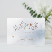 Dusty blauen Kalligraphie rustikale Blumenhochzeit RSVP Karte (Stehend Vorderseite)