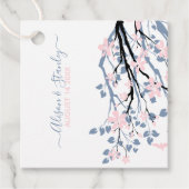 Dusty blauer Zweig mit rot-rosa Blume Hochzeit Geschenkanhänger (Vorderseite)