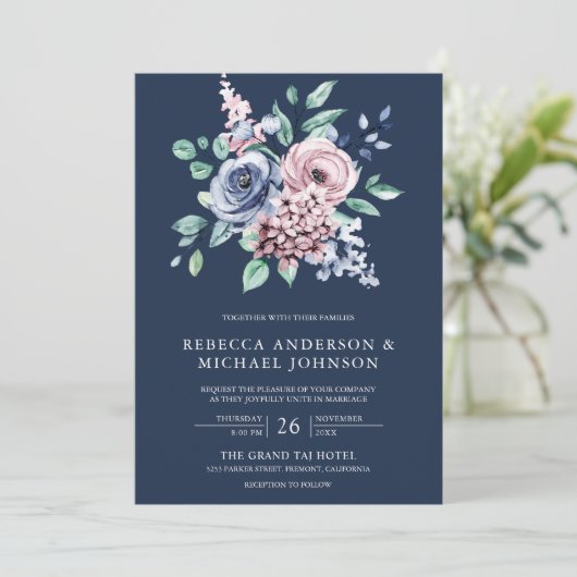 Dusty Blue and Pink Floral QR Code Navy Wedding Einladung (Stehend Vorderseite)