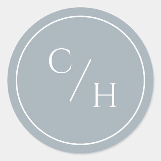 Dusty Blue and White Round mit 2 Initialen Runder Aufkleber (Vorderseite)