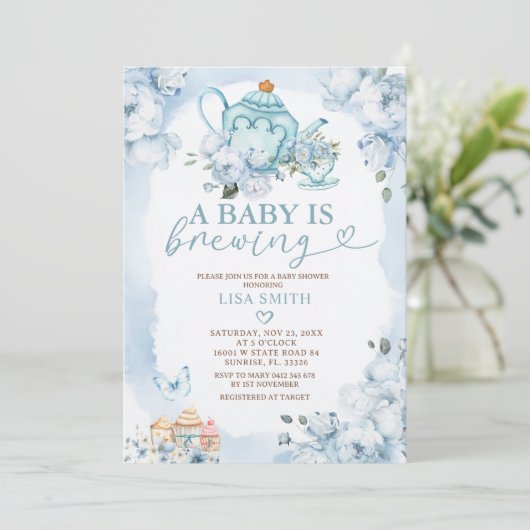 Dusty Blue Baby wird Blumenkinderdusche zubereiten Einladung (Stehend Vorderseite)
