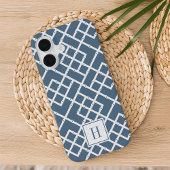 Dusty Blue Bamboo Lattice Muster Monogram iPhone 16 Hülle