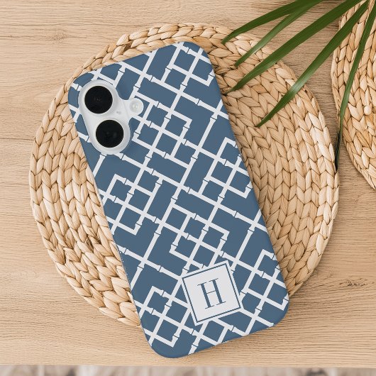 Dusty Blue Bamboo Lattice Muster Monogram iPhone 16 Hülle