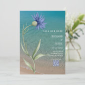 Dusty Blue Beach stilvoll Qr Code Hochzeit Einladung (Stehend Vorderseite)