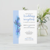 Dusty Blue Blume Modern Wedding Reception Card Einladung (Stehend Vorderseite)