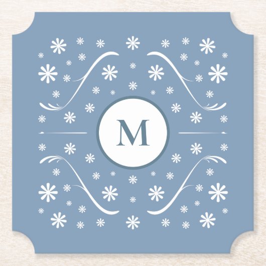 Dusty Blue Blume Power Monogram Untersetzer (Vorderseite)