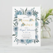 Dusty Blue Blumen Mütter Tag Brunch Einladung (Stehend Vorderseite)