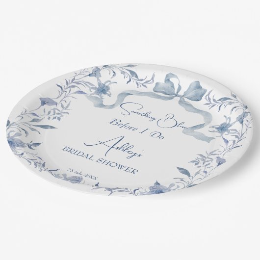 Dusty Blue Blumenband Elegantes Brautparty Pappteller (Schrägansicht)