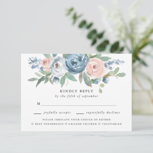 Dusty Blue & Blush Rose Hochzeitsessen UAWG RSVP Karte (Stehend Vorderseite)